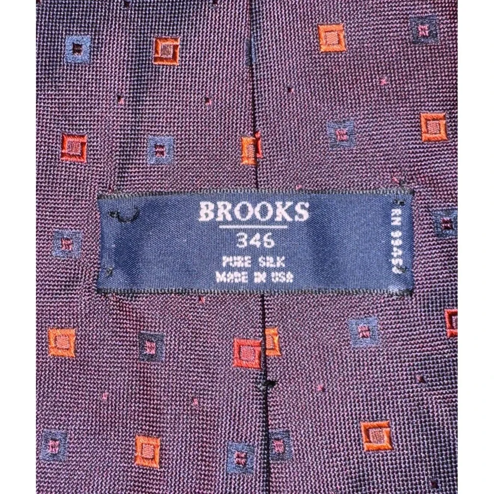 Brooks Brothers Silk Men's Tie. Dark Red 346 Necktie. 56 1/2 X 3 7/8